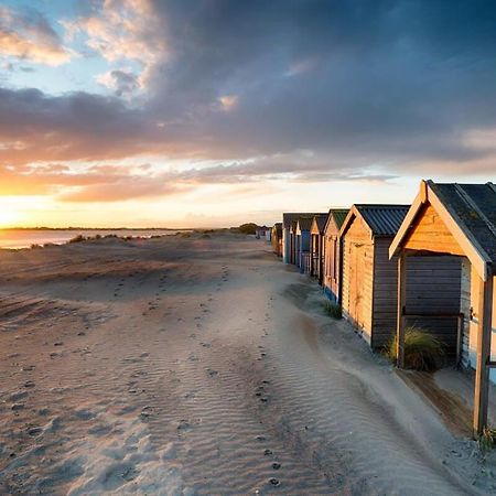 Sunny & Modern Near The Beach & Village W Parking East Wittering Exterior photo