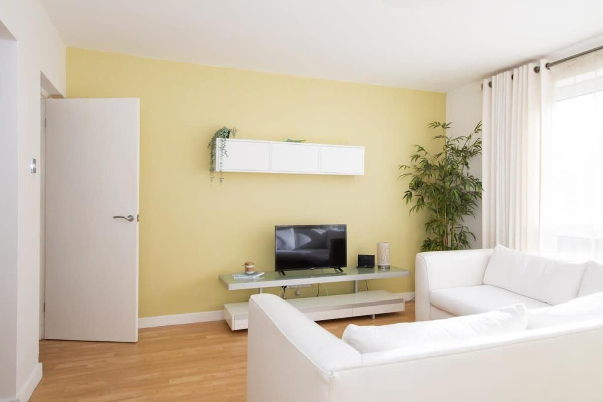 Sunny & Modern Near The Beach & Village W Parking East Wittering Exterior photo